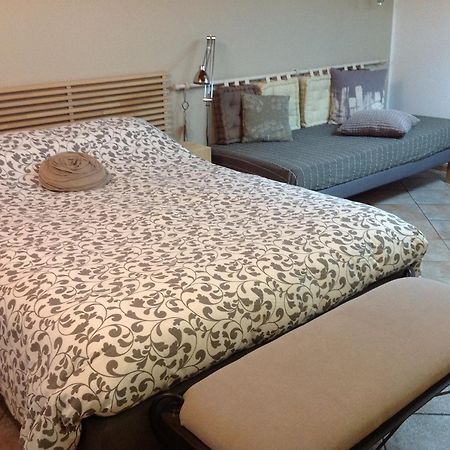 Home White Laives Extérieur photo