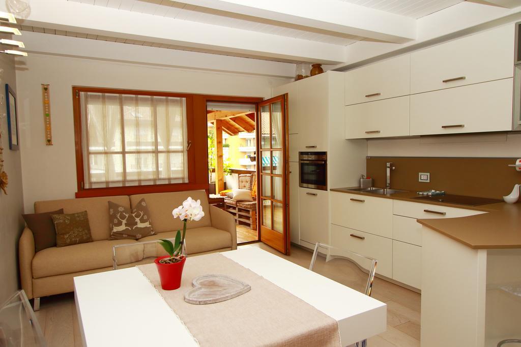 Home White Laives Extérieur photo