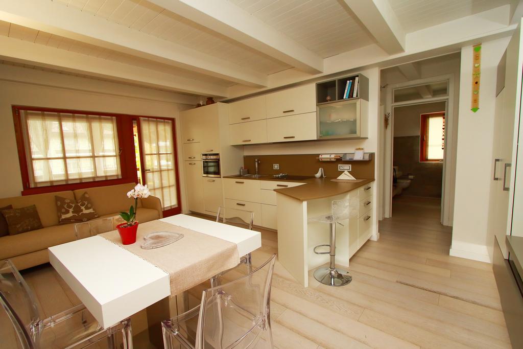 Home White Laives Extérieur photo