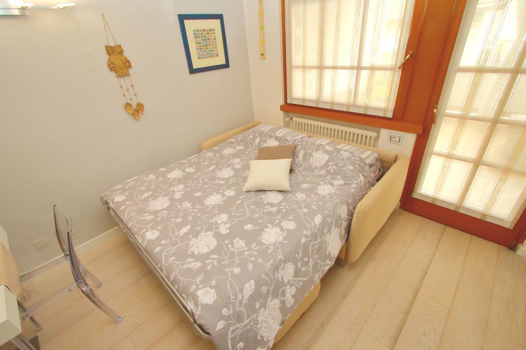 Home White Laives Extérieur photo