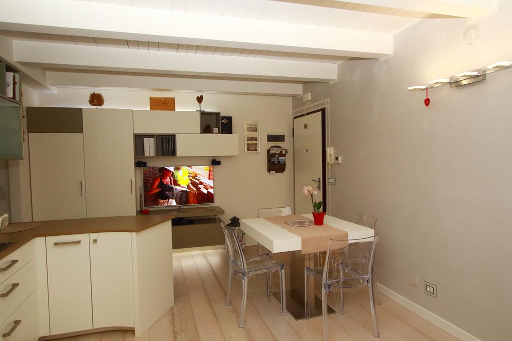 Home White Laives Extérieur photo