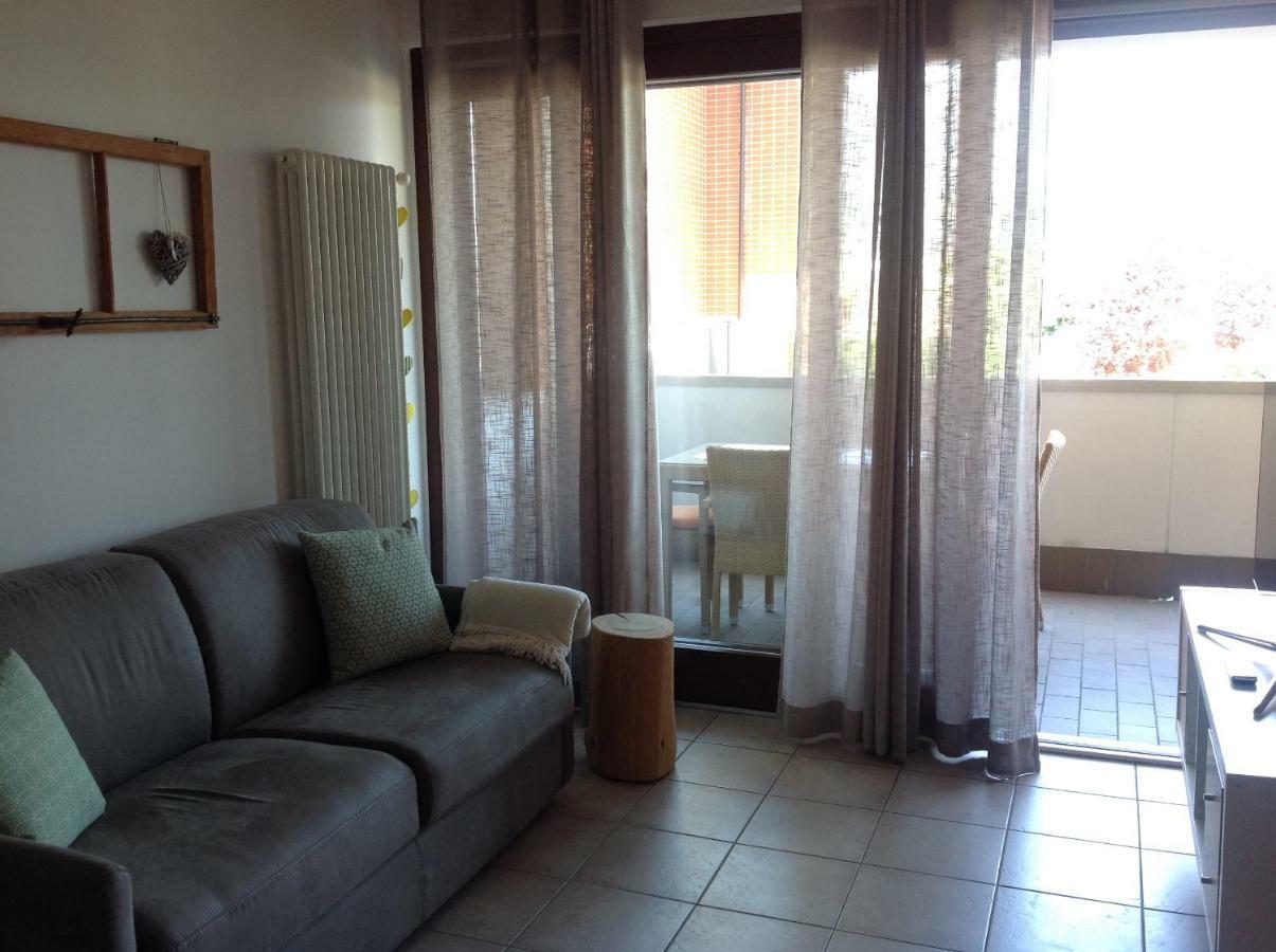 Home White Laives Extérieur photo