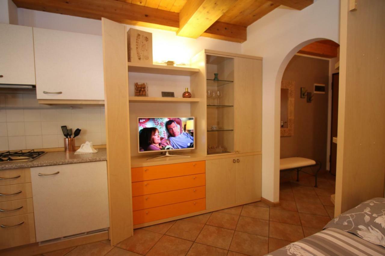 Home White Laives Extérieur photo