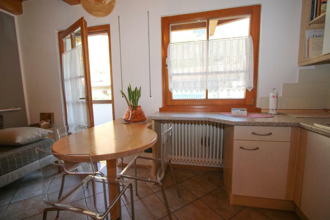 Home White Laives Extérieur photo