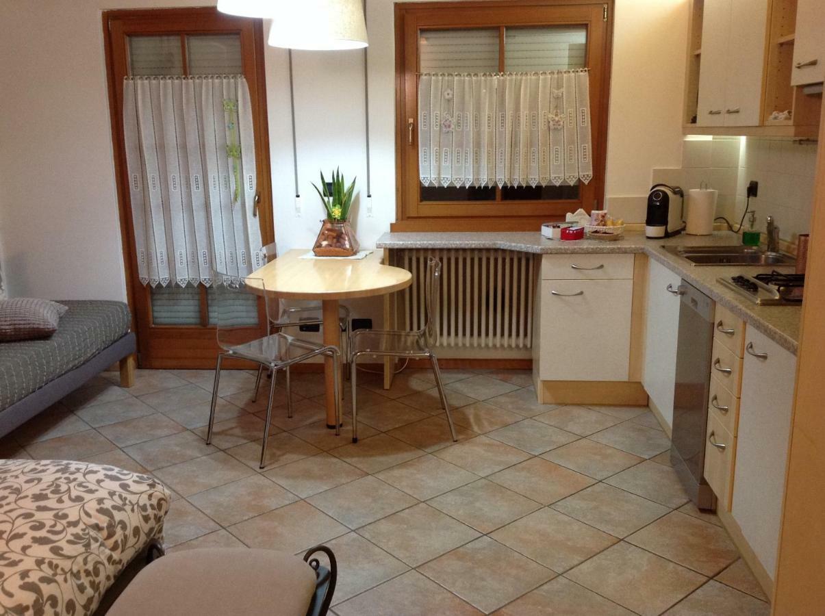 Home White Laives Extérieur photo