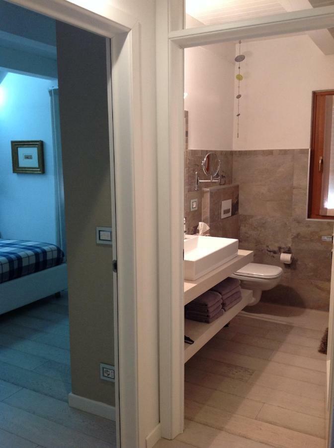 Home White Laives Extérieur photo