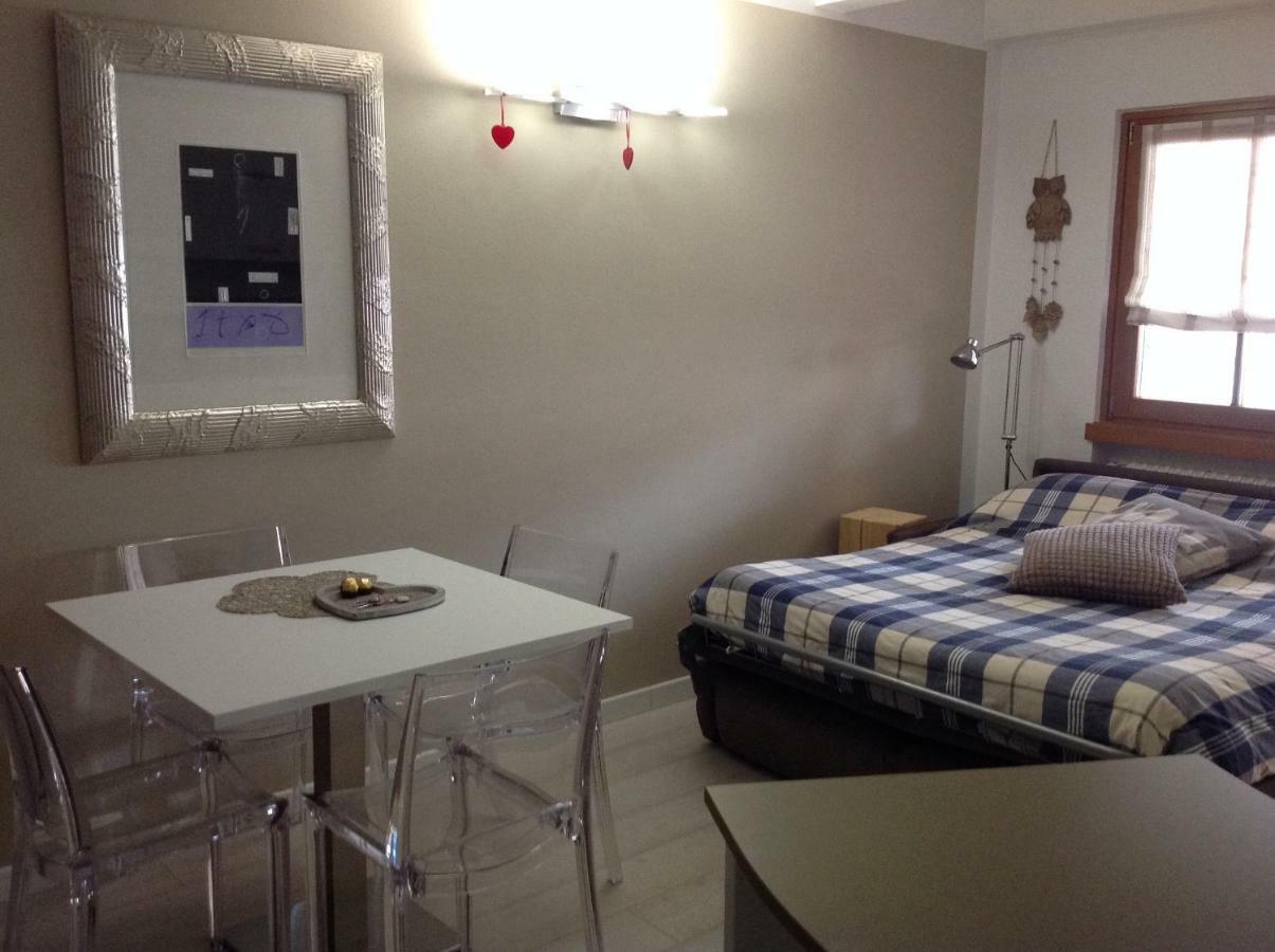 Home White Laives Extérieur photo