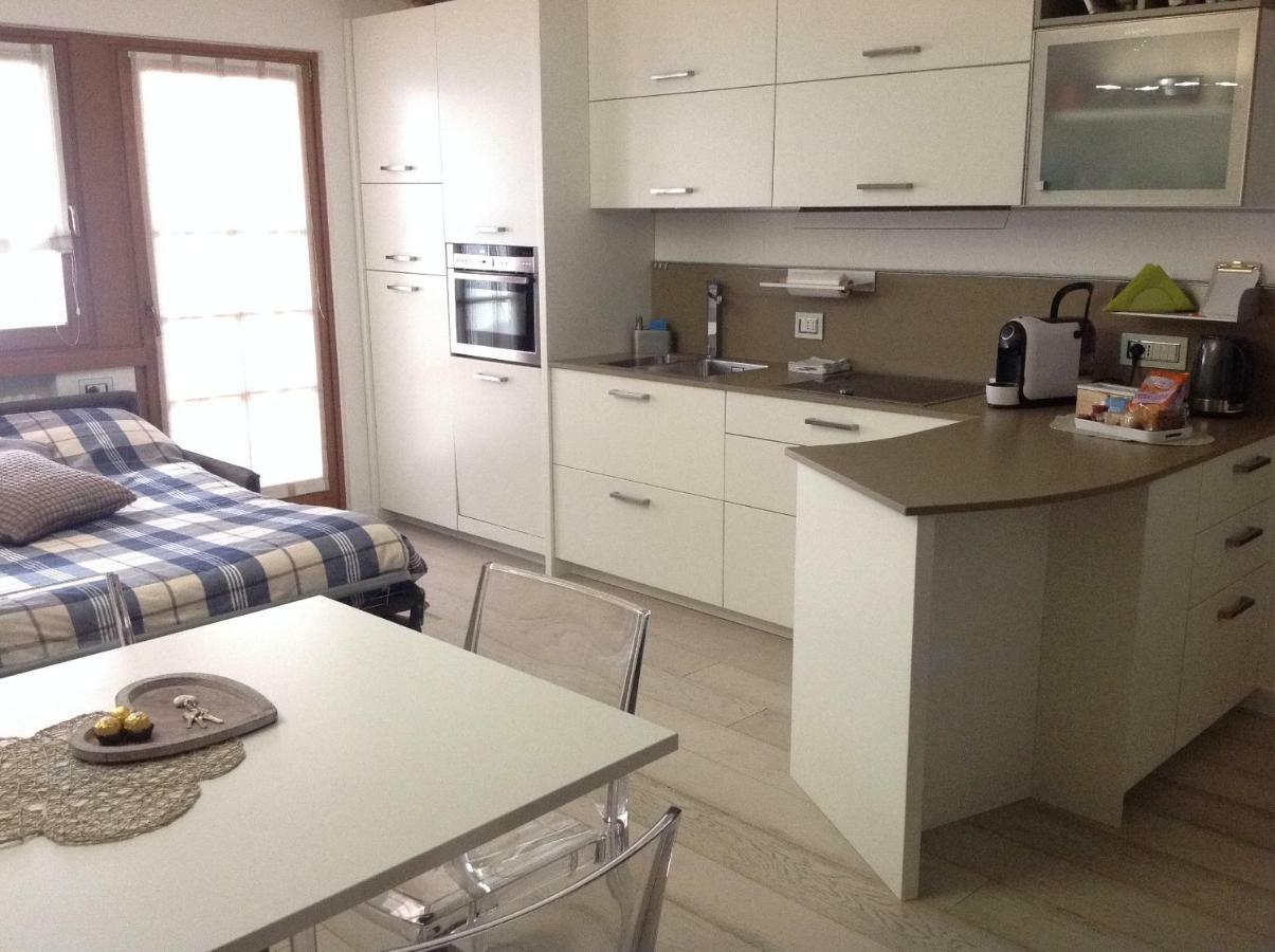 Home White Laives Extérieur photo