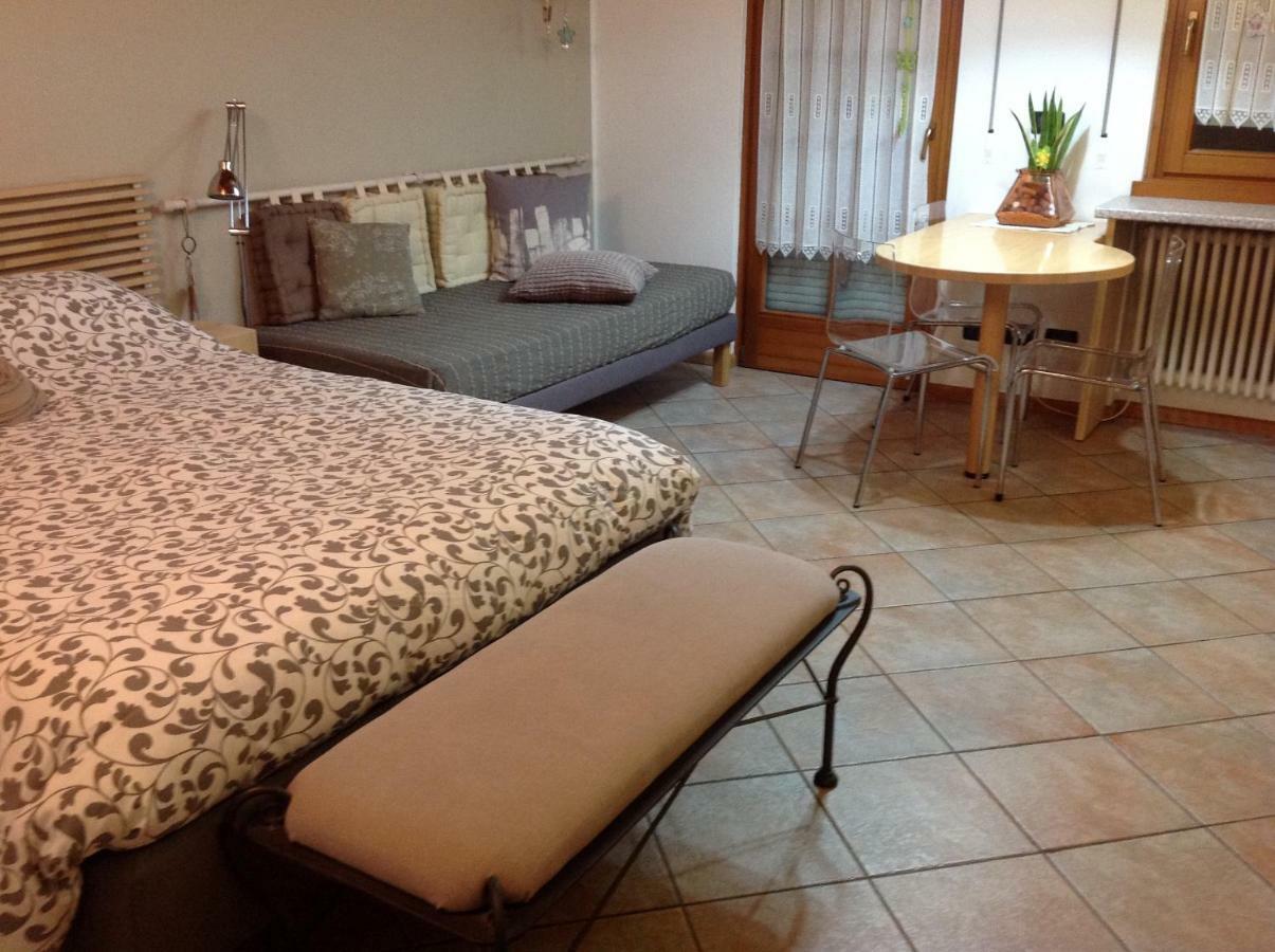 Home White Laives Extérieur photo