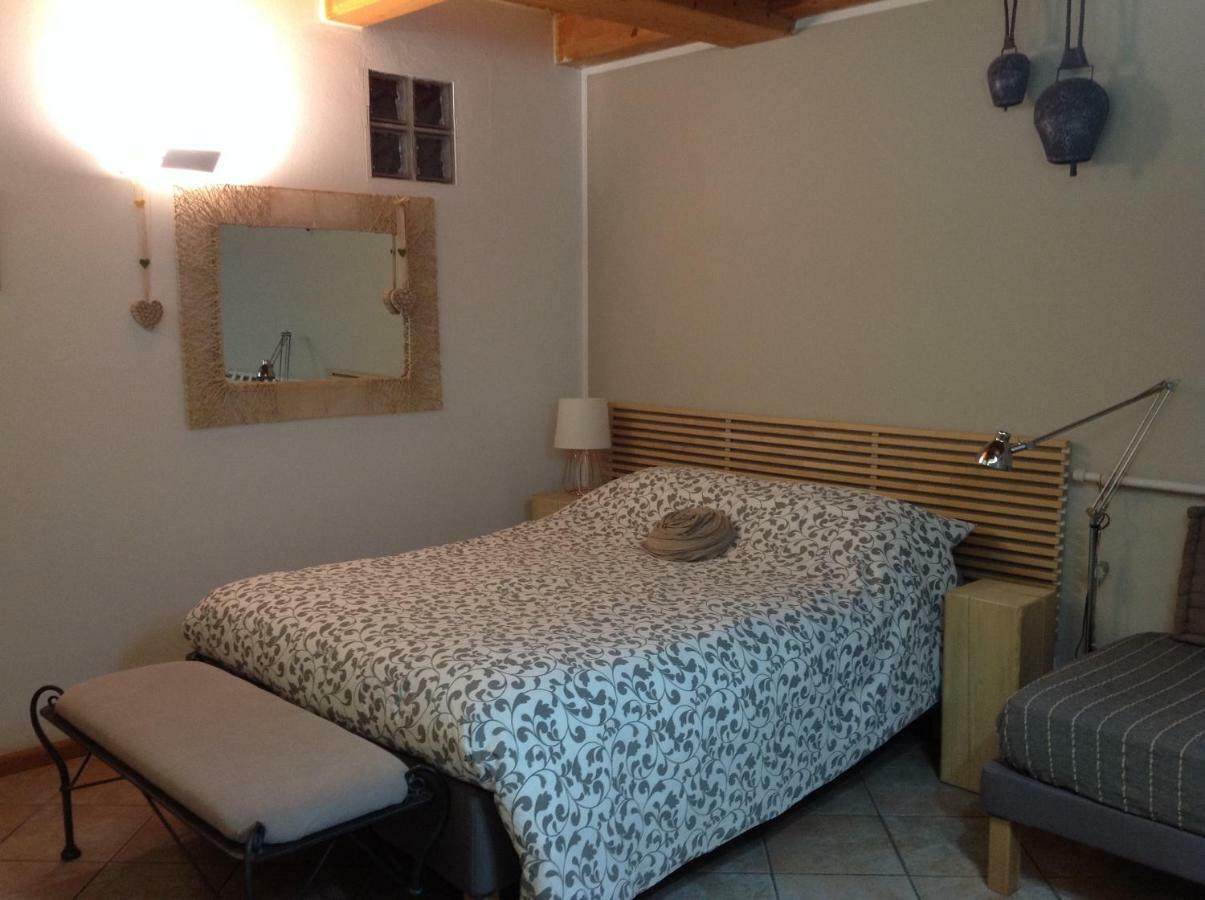 Home White Laives Extérieur photo