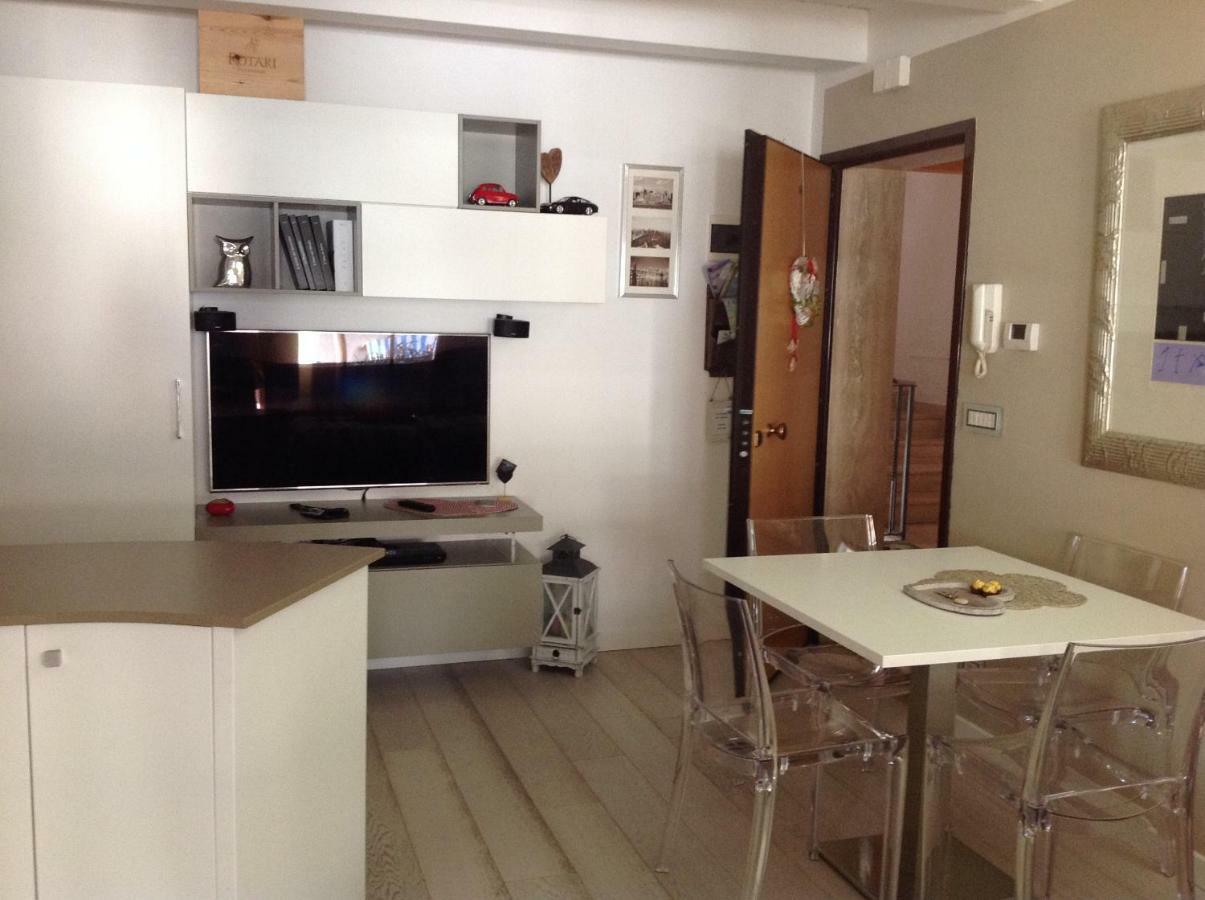 Home White Laives Extérieur photo