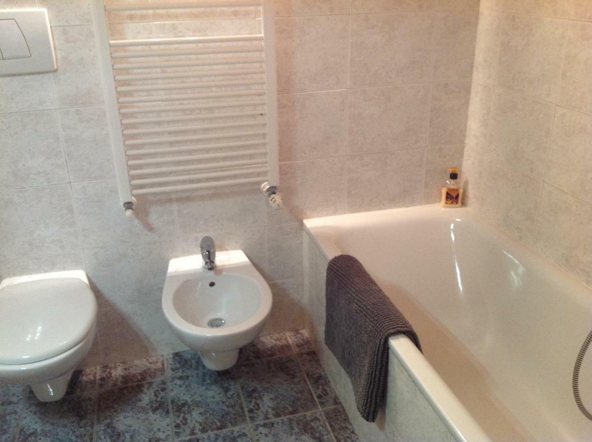 Home White Laives Extérieur photo